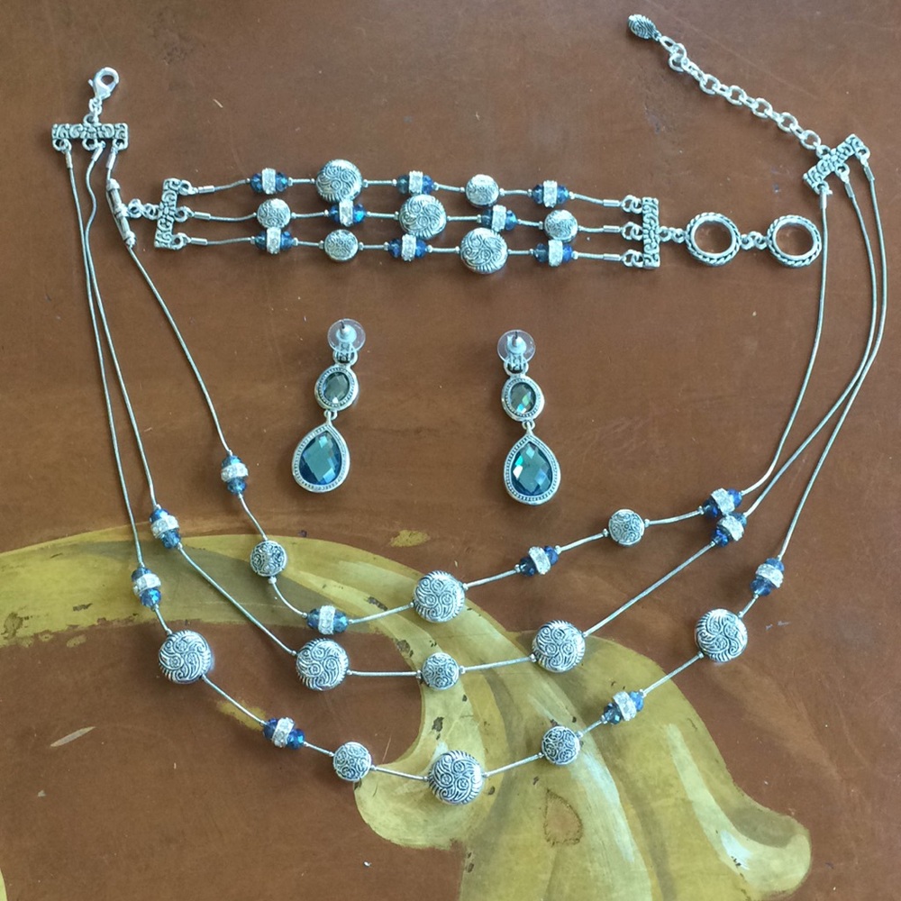 Necklace,bracelet,and earrings set